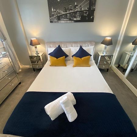 The Brook House - Spacious 3 Bed Home From Home In Burton Bagian luar foto