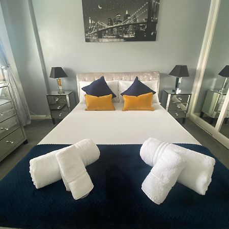 The Brook House - Spacious 3 Bed Home From Home In Burton Bagian luar foto