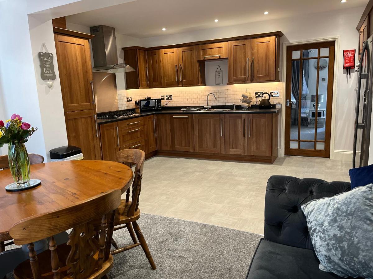 The Brook House - Spacious 3 Bed Home From Home In Burton Bagian luar foto