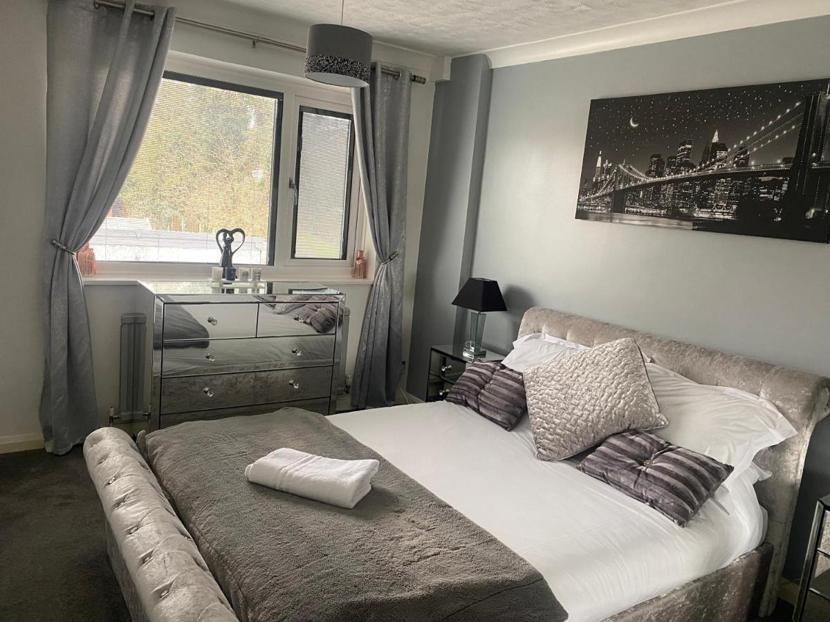 The Brook House - Spacious 3 Bed Home From Home In Burton Bagian luar foto