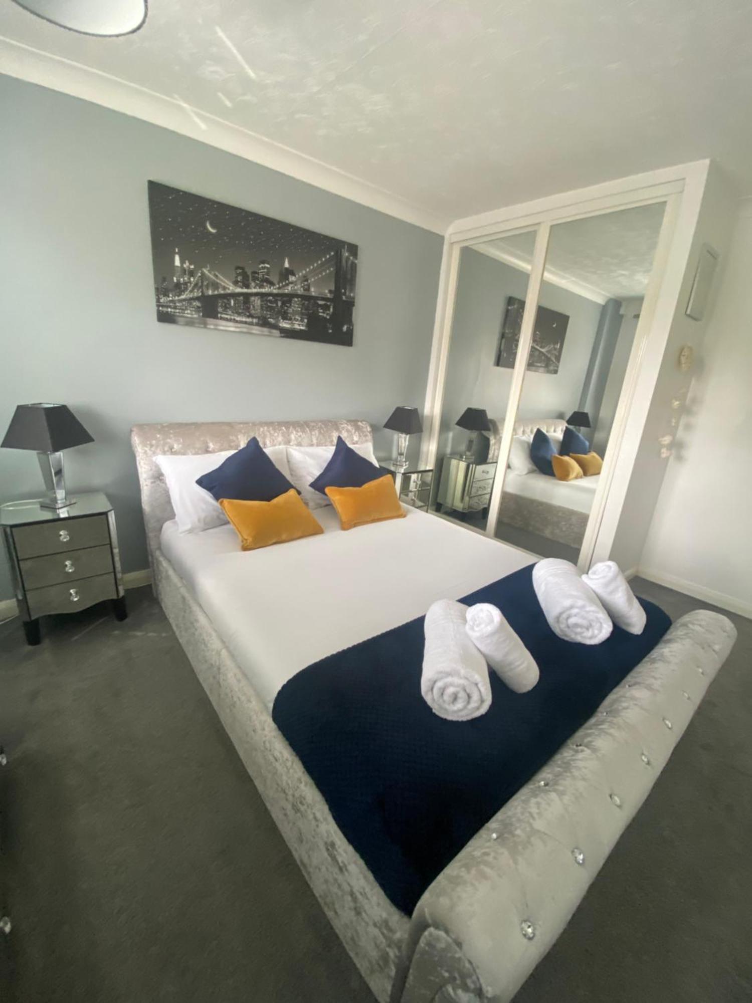 The Brook House - Spacious 3 Bed Home From Home In Burton Bagian luar foto