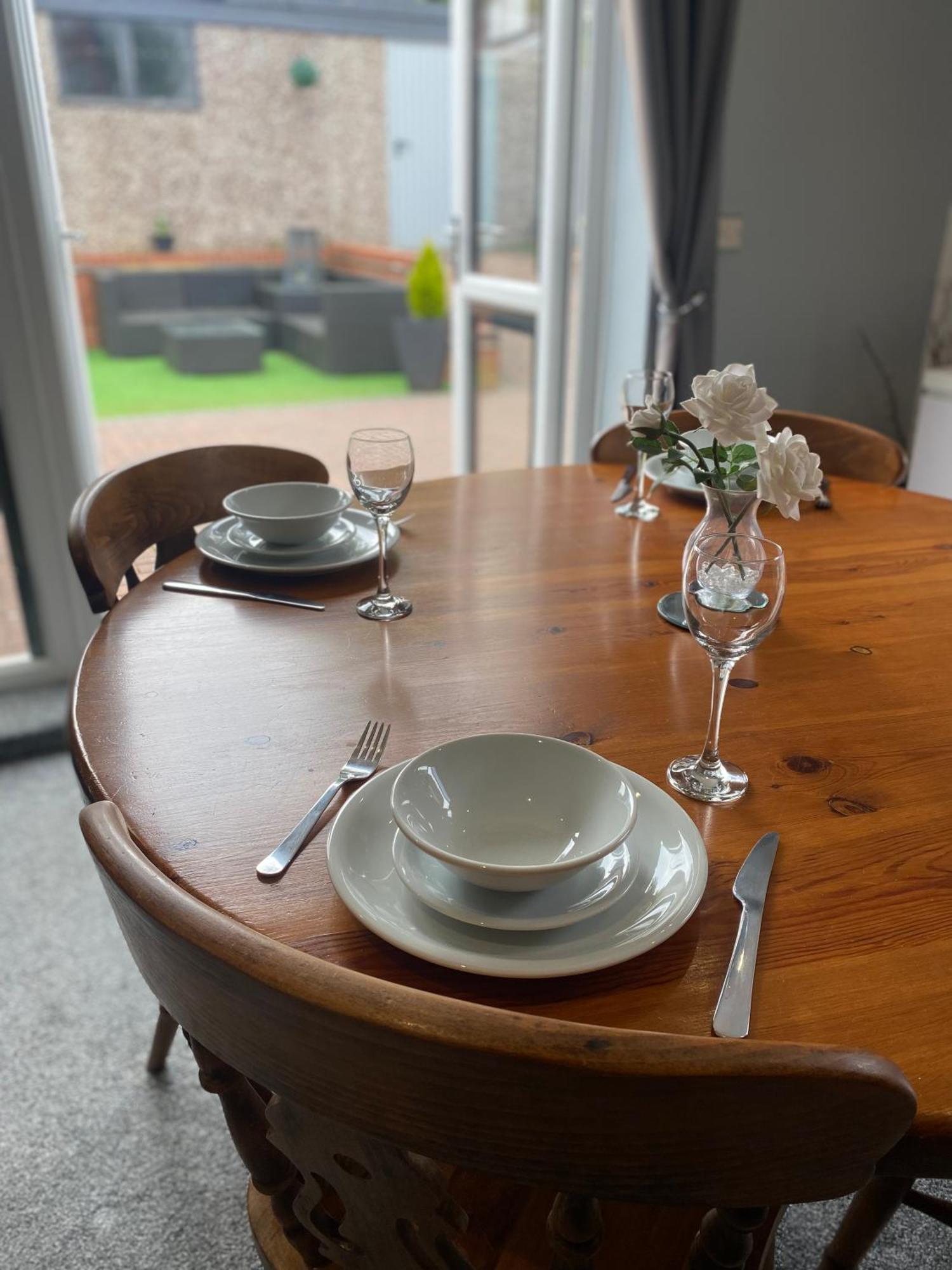 The Brook House - Spacious 3 Bed Home From Home In Burton Bagian luar foto